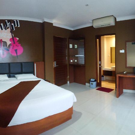 Votel Viure Hotel Jogjakarta Maguwo Exterior foto