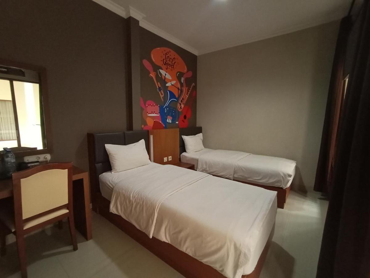 Votel Viure Hotel Jogjakarta Maguwo Exterior foto