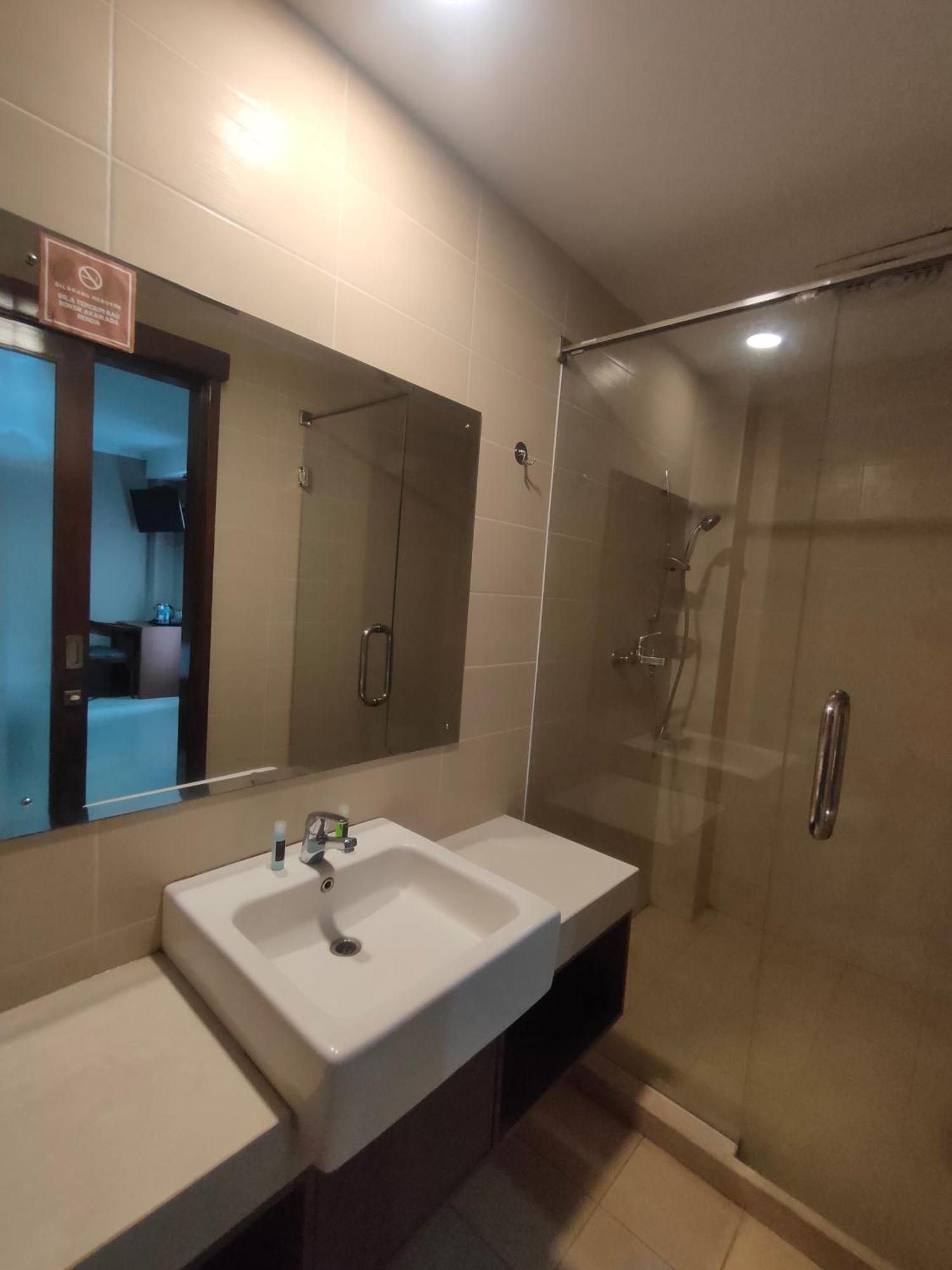 Votel Viure Hotel Jogjakarta Maguwo Exterior foto
